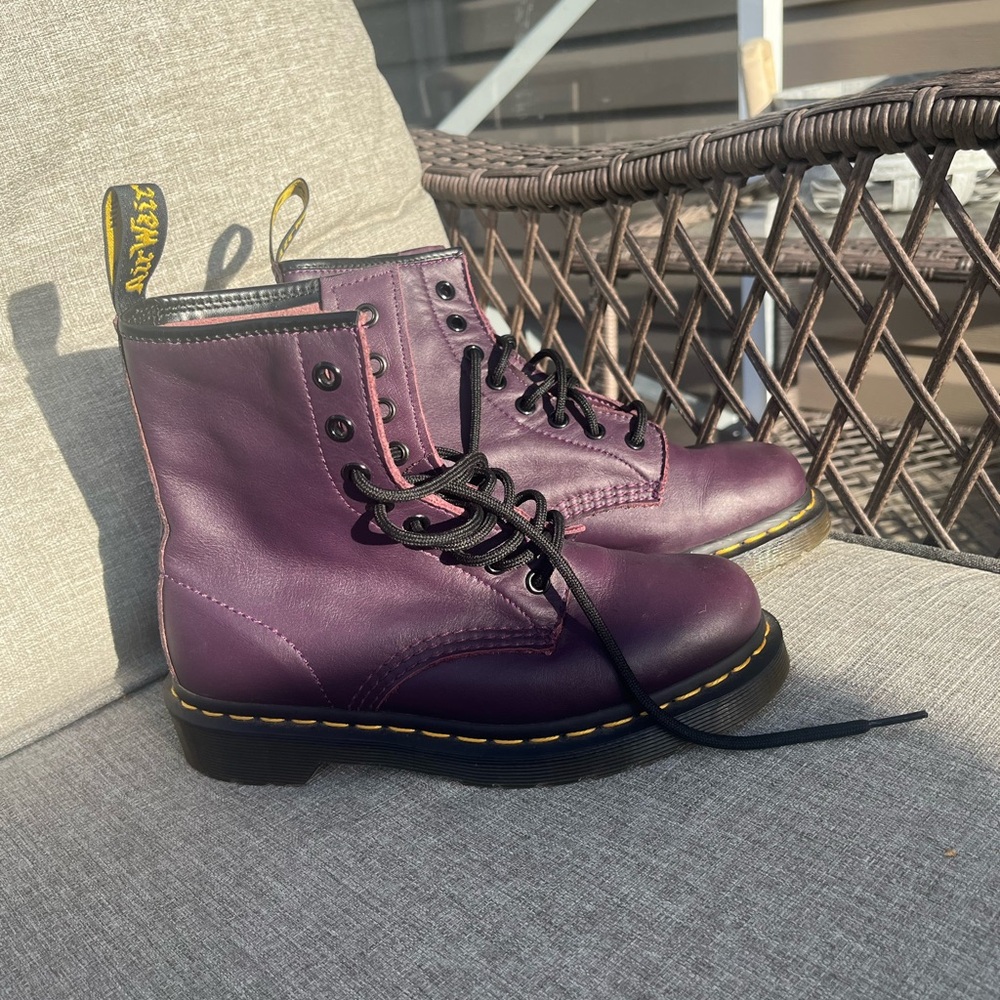 Like new size 5 w or 4 m Doc Martens.
